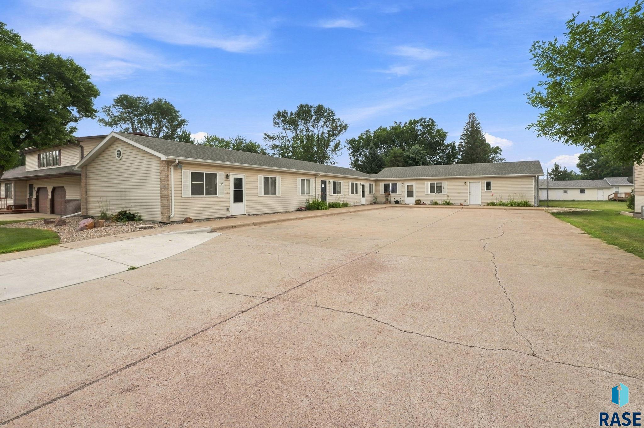 723 W 2nd Ave Avenue, Lennox, SD, 57039