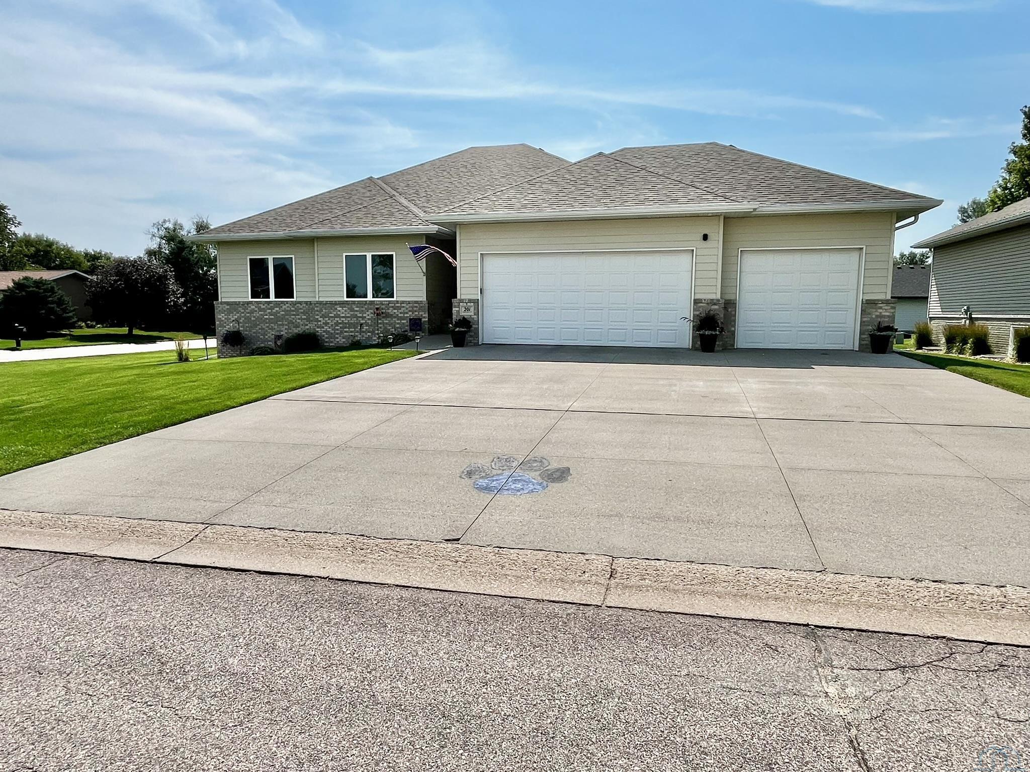 201 Lexington Court, Elk Point, SD, 57025