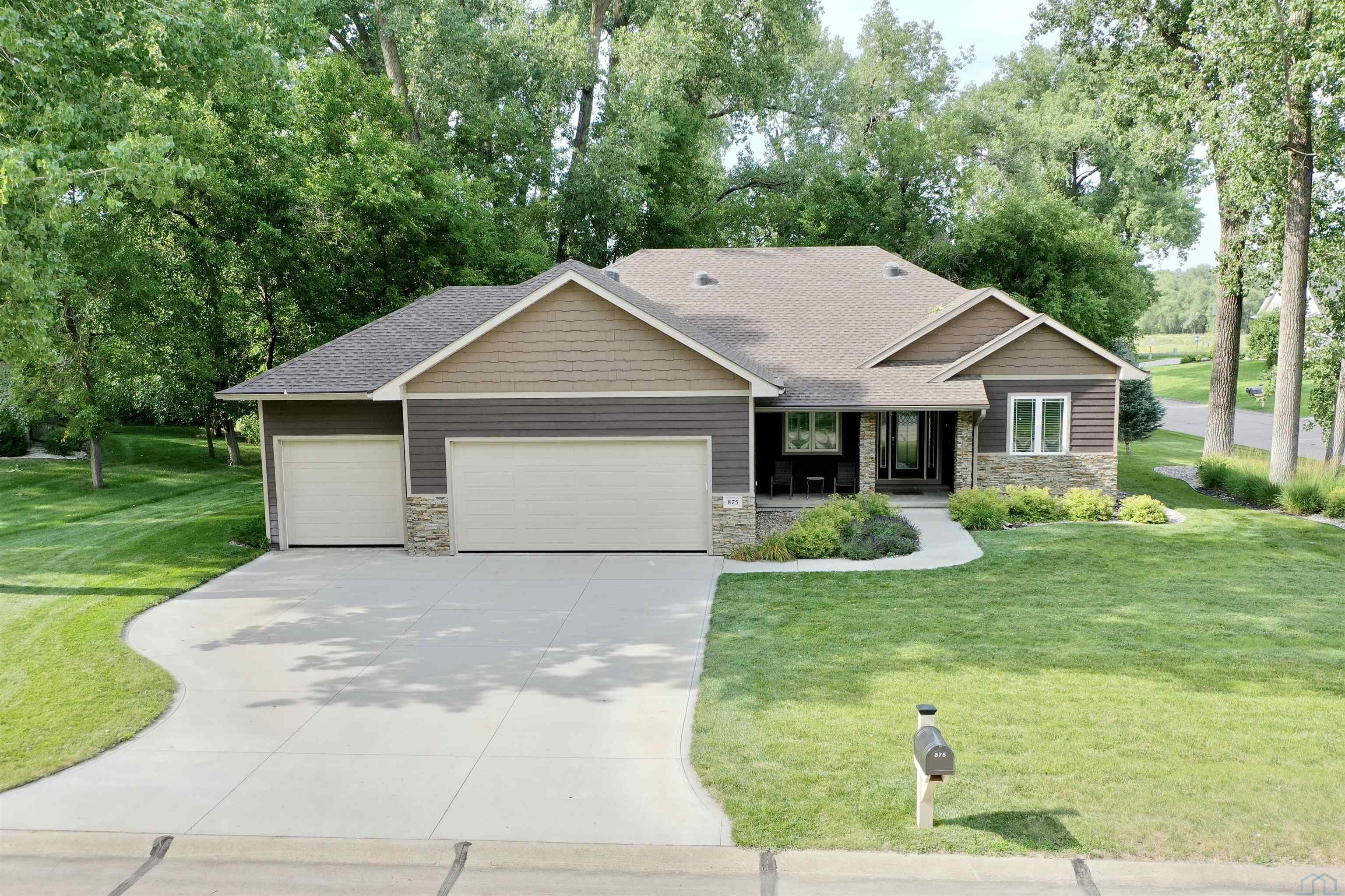 875 Sawgrass Trail, Dakota Dunes, SD, 57049