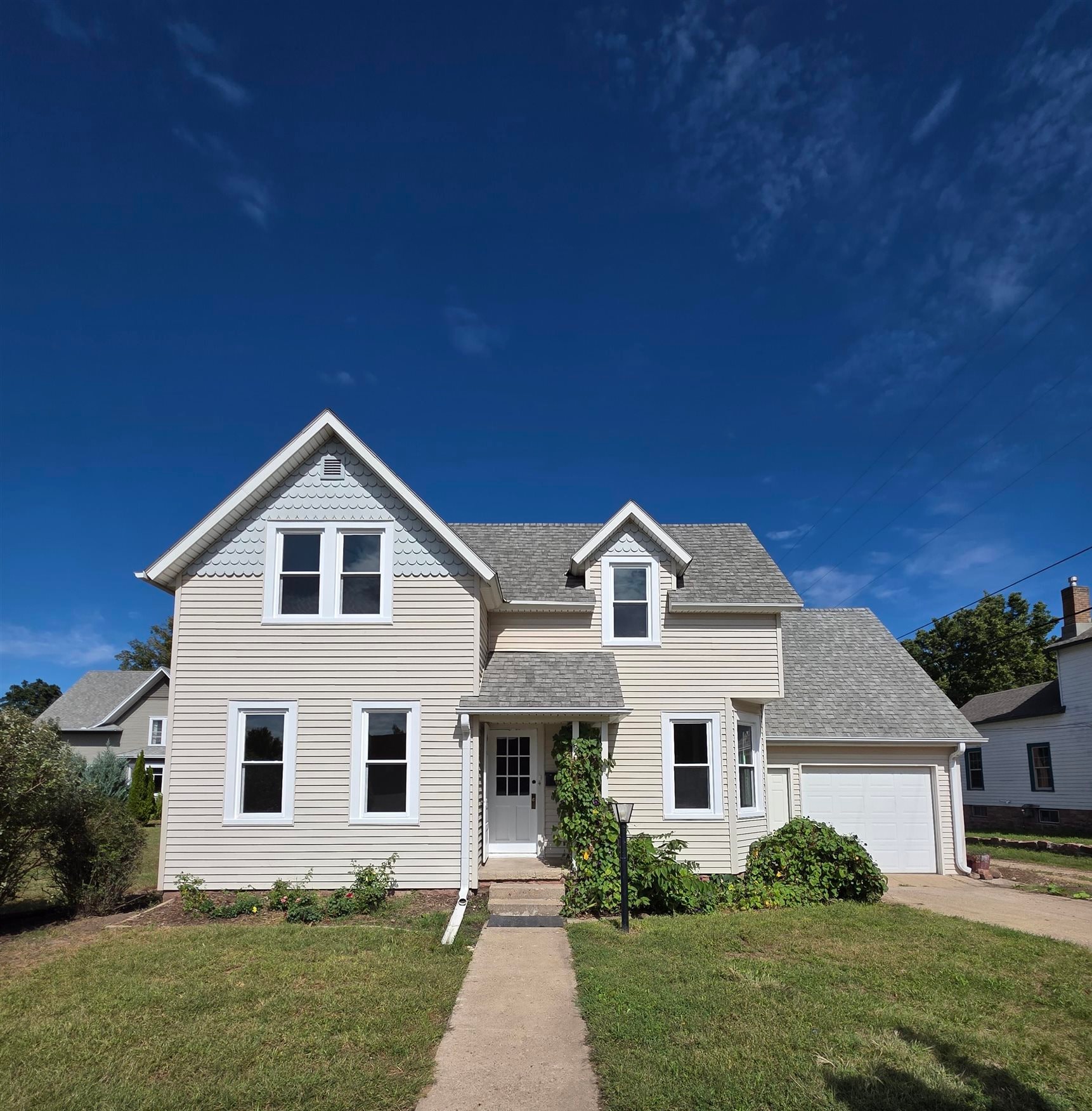 Property primary photo