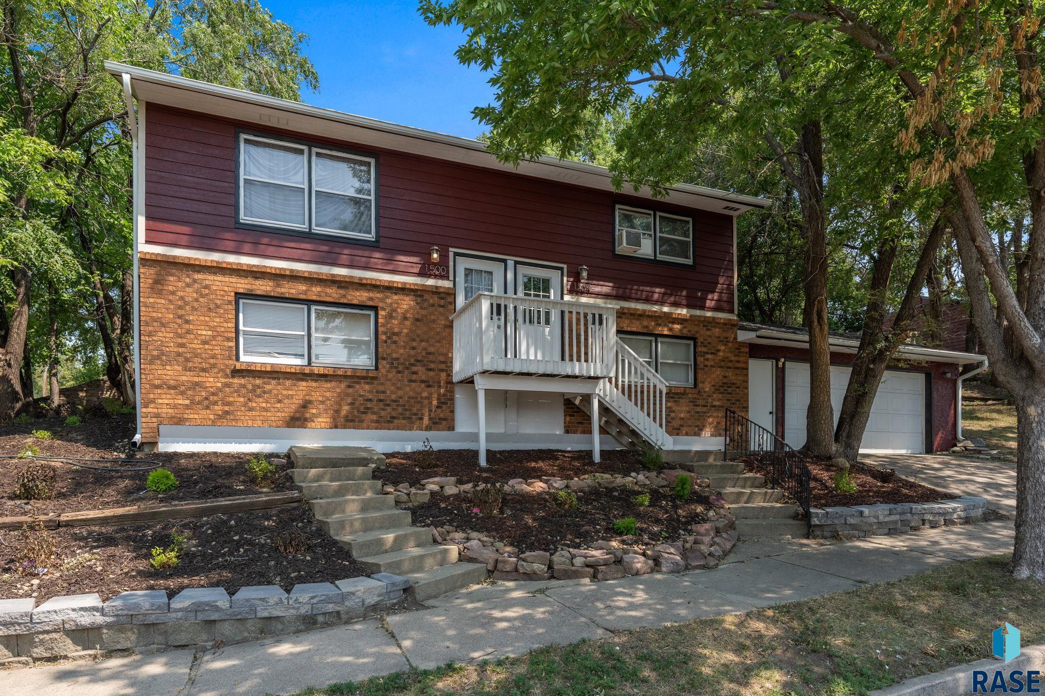 1500 E 11th St Street, Sioux Falls, SD, 57103