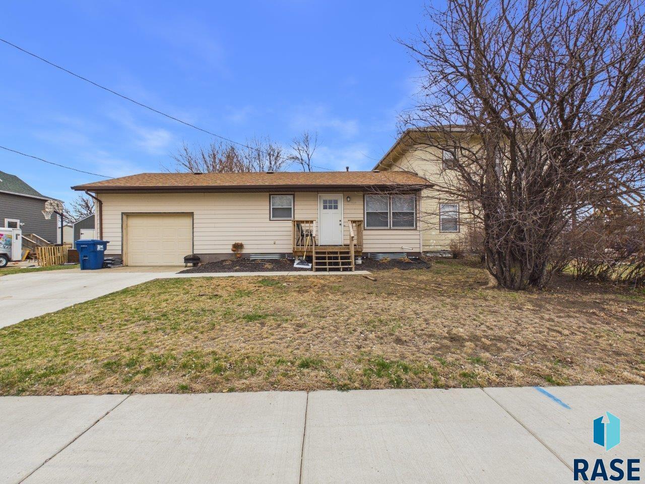 404 W 1st Ave Avenue, Lennox, SD, 57039