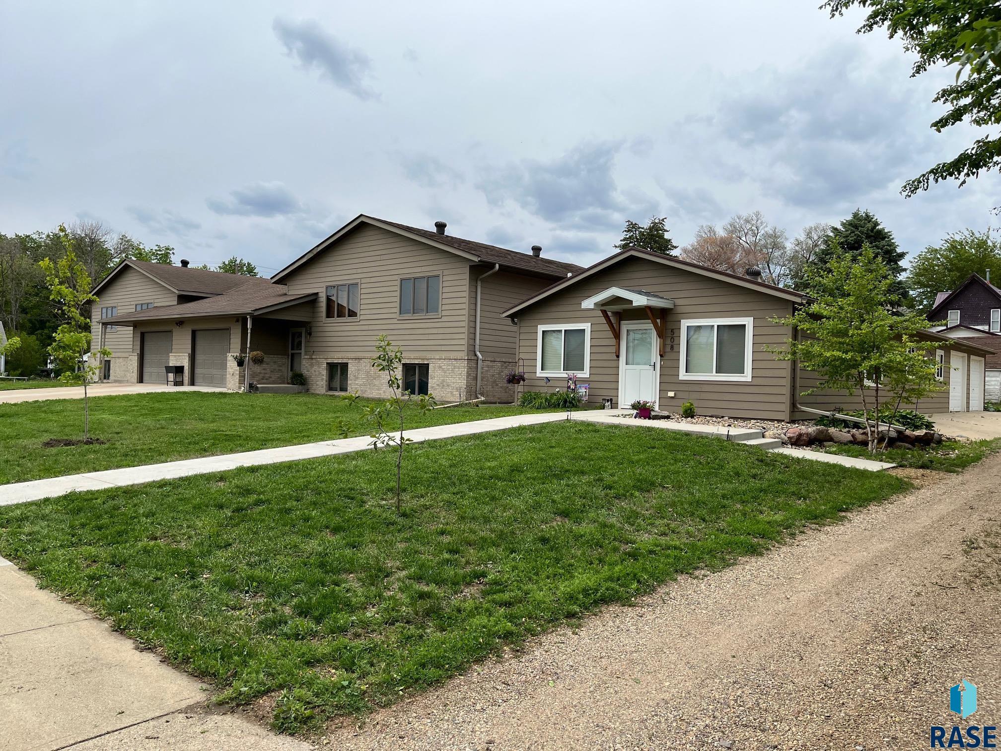 502 E 4th St Street, Canton, SD, 57013